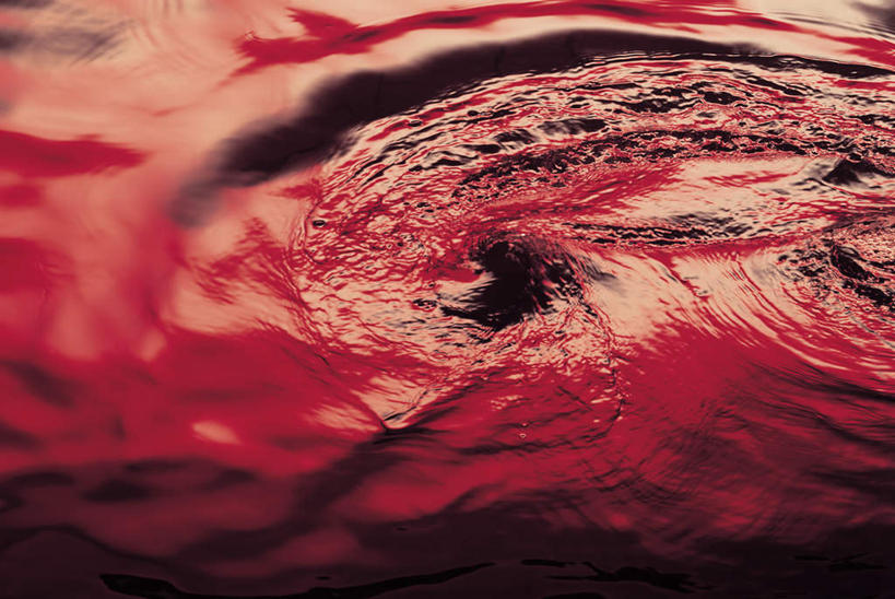 无人,横图,俯视,室内,特写,白天,水,阴影,波纹,飞溅,红色背景,溅,透明,反射,螺旋,液体,影子,气泡,水滴,涟漪,漩涡,水泡,水珠,水纹,泡泡,波浪,摄影,影棚,旋涡,圆弧,喷洒,水晕,彩图,高角度拍摄,影棚拍摄,拍摄