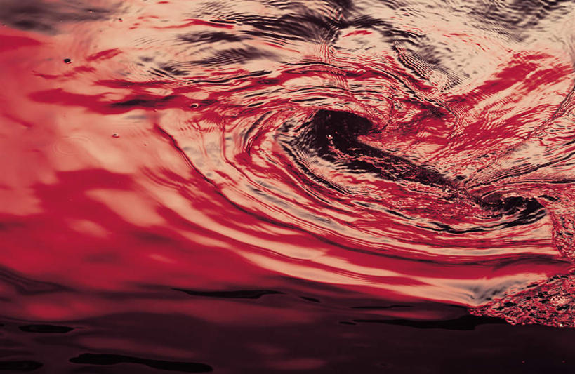 无人,横图,俯视,室内,特写,白天,水,阴影,波纹,飞溅,红色背景,溅,透明,反射,螺旋,液体,影子,气泡,水滴,涟漪,漩涡,水泡,水珠,水纹,泡泡,波浪,摄影,影棚,旋涡,圆弧,喷洒,水晕,彩图,高角度拍摄,影棚拍摄,拍摄