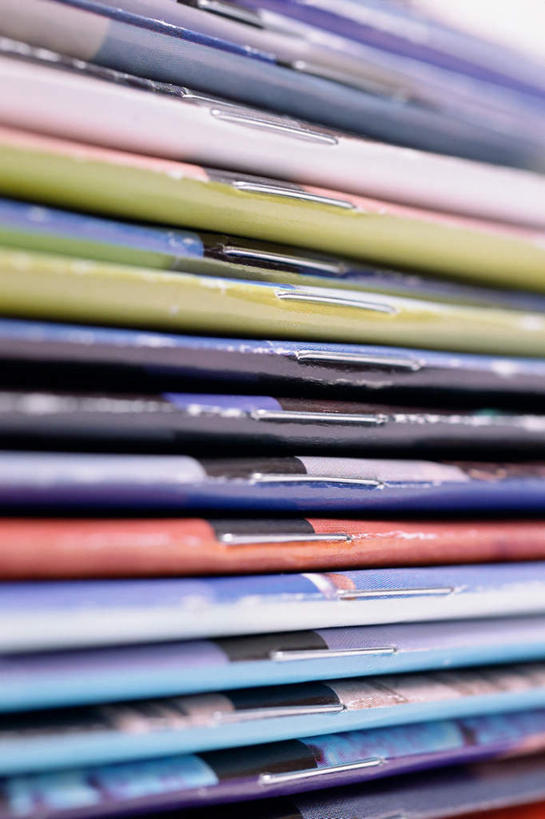 无人,竖图,彩色,室内,特写,白天,正面,静物,一堆,许多,阴影,堆叠,堆积,反射,材料,档案,文件,影子,资料,堆,文档,彩图