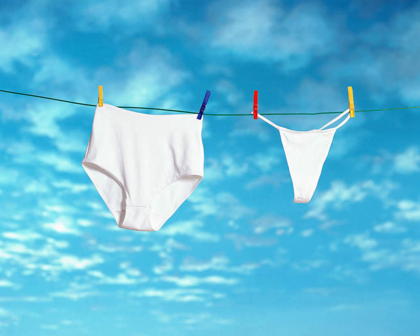 无人,横图,室外,白天,仰视,衣架,阴影,内裤,内衣,光线,影子,云,云朵,云彩,蓝色,白色,白云,蓝天,天空,阳光,天,晴朗,挂衣架,晾衣架,晴空,彩图,低角度拍摄