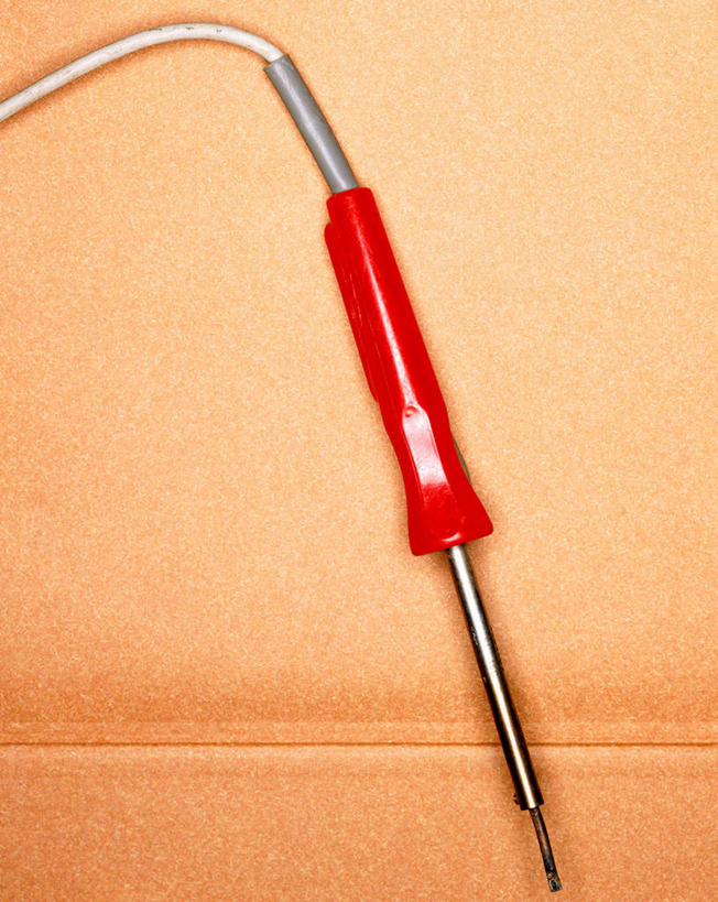 无人,竖图,俯视,室内,特写,白天,静物,连接,橙色背景,阴影,组合,反射,工具,影子,一个,红色,摄影,影棚,单个,链接,焊接,五金,紧固,拼接,拼凑,电烙铁,拼合,凑集,聚合,撮合,链结,牢固,烙铁,彩图,高角度拍摄,影棚拍摄,拍摄