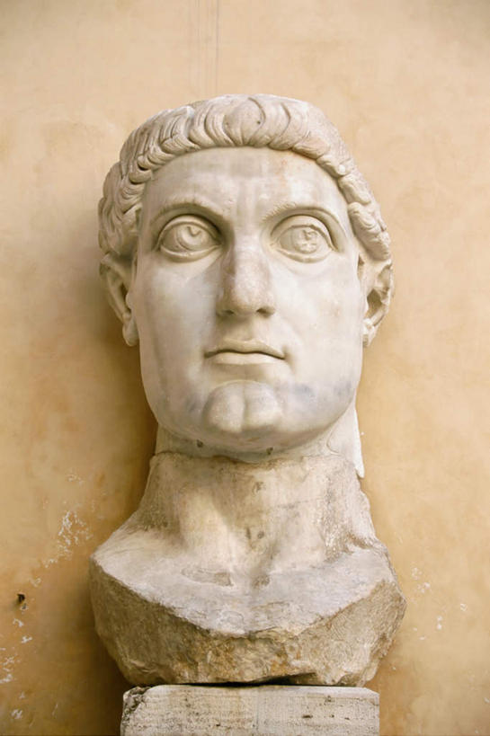 西方人,一个人,无人,竖图,室外,白天,正面,旅游,度假,名胜古迹,标志建筑,地标,建筑,雕塑,意大利,欧洲,欧洲人,仅一个男性,仅一个人,仅一个中年男性,遗迹,艺术,装饰,雕刻,雕像,古迹,文物,娱乐,建设,古建筑,石雕,工艺品,享受,休闲,旅游胜地,放松,纪念,美术,拉齐奥,南欧,主题,陈列,古文明,意大利共和国,功能,美学,拉齐奥大区,罗马皇帝,君士坦丁二世,男人,男性,中年男性,白种人,半身,彩图