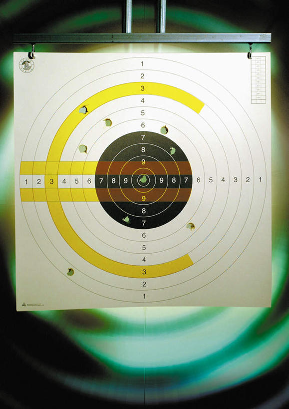 无人,竖图,室内,白天,正面,成功,胜利,许多,标志,符号,图案,图形,文字,纸,字符,字母,洞,飞镖盘,飞镖,欧元,标识,黄色,靶心,环形,瞄准,挑战,镖针,飞镖运动,货币,彩图