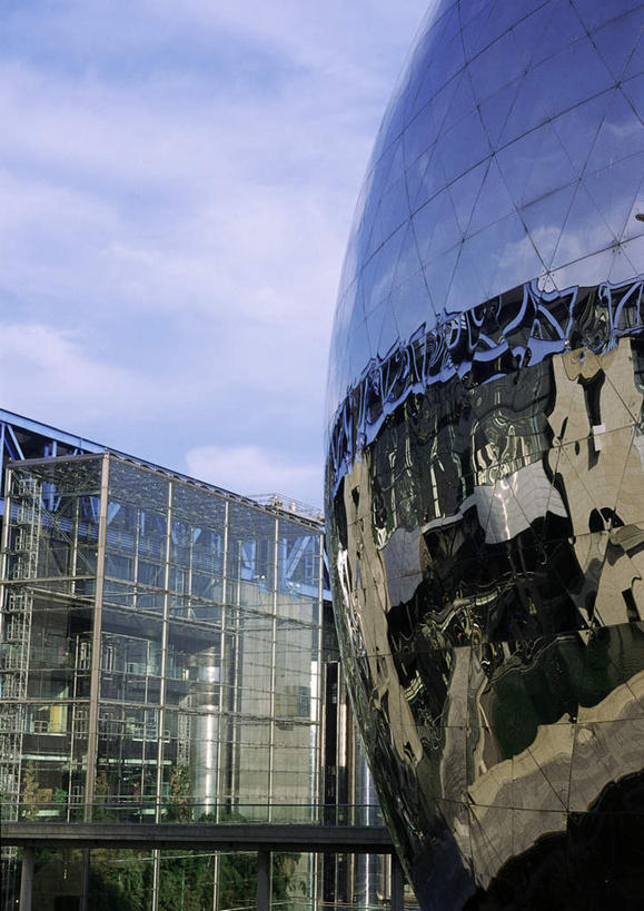 无人,竖图,室外,白天,仰视,旅游,度假,标志建筑,地标,建筑,法国,欧洲,云,云朵,云彩,娱乐,建设,蓝色,白云,蓝天,天空,天,享受,休闲,旅游胜地,放松,晴朗,法兰西共和国,法兰西第五共和国,法兰西岛,法兰西岛大区,晴空,彩图,低角度拍摄