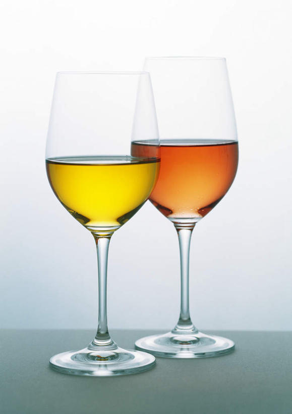 无人,竖图,室内,特写,白天,白色背景,正面,静物,杯子,一排,整齐,高脚杯,红酒杯,白葡萄酒,两杯,玻璃制品,酒,饮料,排列,酒杯,摄影,影棚,队列,桃红葡萄酒,玻璃杯,彩图,影棚拍摄,拍摄