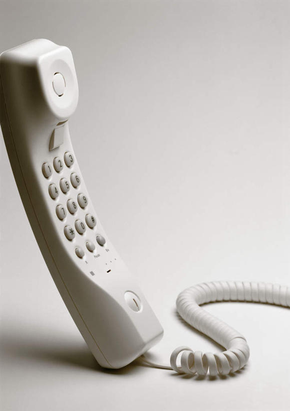 无人,办公室,打电话,竖图,俯视,室内,特写,白天,白色背景,家具,桌子,静物,电话,办公桌,通讯设备,话筒,电话线,摄影,影棚,办公家具,交流,电话机,沟通,通话,彩图,高角度拍摄,影棚拍摄,拍摄