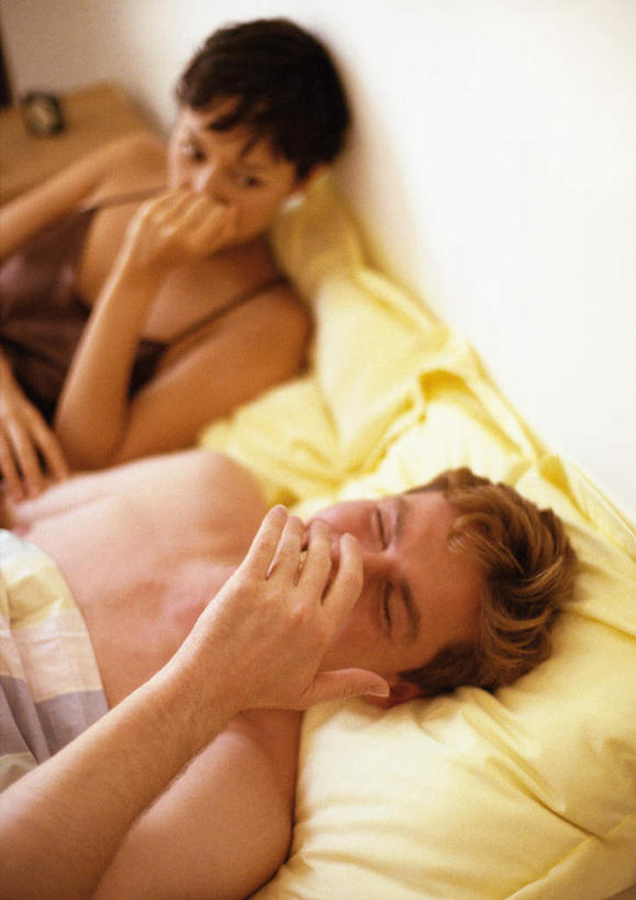 西方人,两个人,夫妻,躺,闭眼,睡,竖图,俯视,室内,白天,爱情,床,卧室,闹钟,欧洲,欧洲人,时间,时钟,双人床,床单,浪漫,被子,疲倦,表,恩爱,恋人,哈欠,疲劳,被单,疲惫,失落,疲乏,卧着,男人,男性,年轻男性,年轻女性,女人,女性,白种人,情侣,钟,闭眼睛,闭着眼,闭着眼睛,困,困觉,寝息,睡觉,躺着,卧,半身,彩图,高角度拍摄,睡房,卧房,伴侣