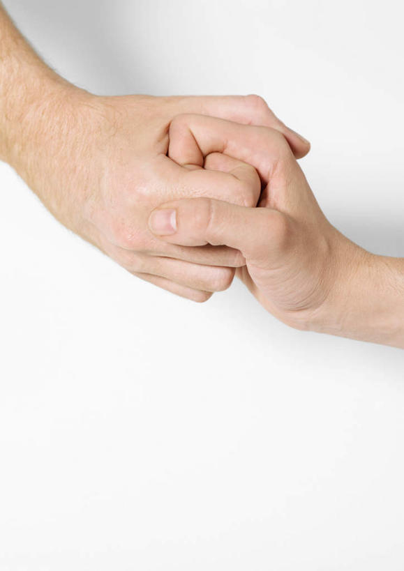 西方人,手,两个人,夫妻,拉,握手,竖图,室内,特写,白天,白色背景,正面,爱情,欧洲,欧洲人,双手,拉扯,阴影,反射,影子,浪漫,手部,恩爱,恋人,摄影,影棚,男人,男性,年轻男性,年轻女性,女人,女性,白种人,情侣,搀手,拉手,手拉手,手握手,半身,彩图,影棚拍摄,拍摄,伴侣