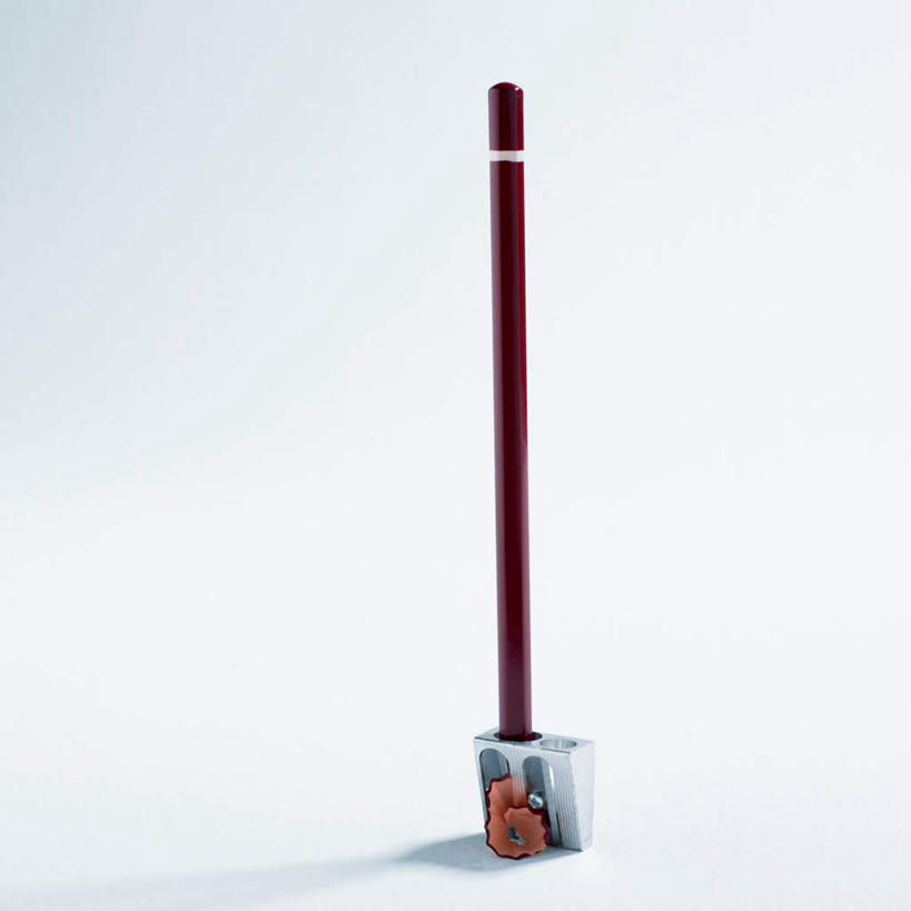 无人,方图,室内,特写,白天,白色背景,正面,静物,阴影,反射,笔,影子,办公用具,一个,红色,铅笔,摄影,影棚,单个,一支,卷笔刀,彩图,影棚拍摄,拍摄