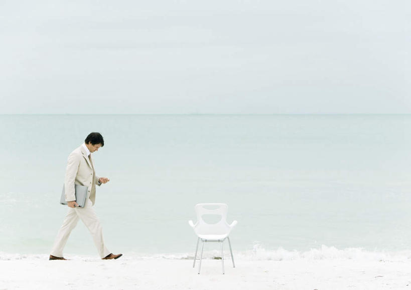 西方人,一个人,商务人士,商务男性,走,横图,室外,白天,侧面,衬衫,西装,成功,合作,信心,海洋,沙滩,椅子,欧洲,欧洲人,仅一个男性,仅一个人,握,套装,正装,材料,档案,沙子,文件,海岸,水平线,云,云朵,辽阔,领带,海平线,沙地,拿,云彩,拿着,职业装,仅一个年轻男性,蓝色,白色,白云,蓝天,天空,海水,资料,天,广阔,握着,晴朗,一望无际,领导,成就,文档,商务装,领袖,海景,工薪阶层,无边无际,一马平川,男人,男性,年轻男性,白种人,白领,上班族,大海,海,海滩,晴空,步行,散步,走路,彩图,全身,衬衣,水天相接,水天一线