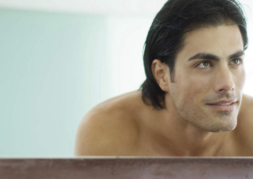 西方人,头发,一个人,横图,室内,特写,白天,正面,洗澡,水,镜子,卫生间,浴室,欧洲,欧洲人,仅一个男性,仅一个人,朦胧,模糊,液体,水滴,注视,仅一个年轻男性,观察,看,保养,享受,休闲,放松,保健,潮湿,观看,镜像,察看,镜面,关注,男人,男性,年轻男性,白种人,淋浴房,半身,彩图,洗沐,洗浴,冲凉房,沐浴间,沐浴室