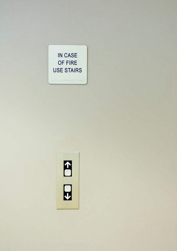 无人,办公室,竖图,室内,白天,正面,家具,装修,电梯,建筑,指示牌,欧式,装饰,标志,文字,房屋,墙,屋子,标识,建设,现代,装潢,洋房,墙壁,墙面,室内装潢,明亮,舒适,家居装潢,房屋设计,地中海风格,简约风格,室内设计,宽敞,办公家具,样板房装潢,设计,彩图,房子