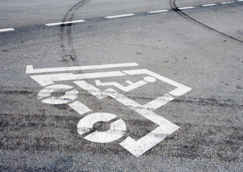 无人,工厂,横图,俯视,室外,白天,道路,建筑,路,指示牌,公路,环保,标志,符号,图案,文字,交通,标识,能源,生态,回收,资源,利用,低碳,循环,造纸厂,持续,环境污染,马路,彩图,高角度拍摄,工地,制造厂