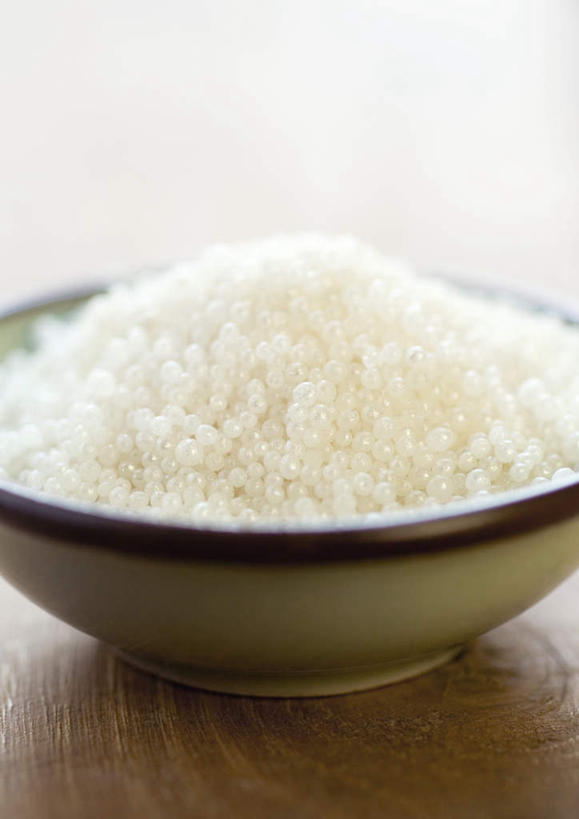 无人,竖图,俯视,室内,特写,白天,美容,桌面,桌子,餐具,一堆,许多,护肤,堆叠,堆积,芳香,香料,白色,碗,保养,享受,休闲,放松,保健,堆,沐浴珠,芬芳,养颜,进餐用具,烹调用具,彩图,高角度拍摄,沐浴