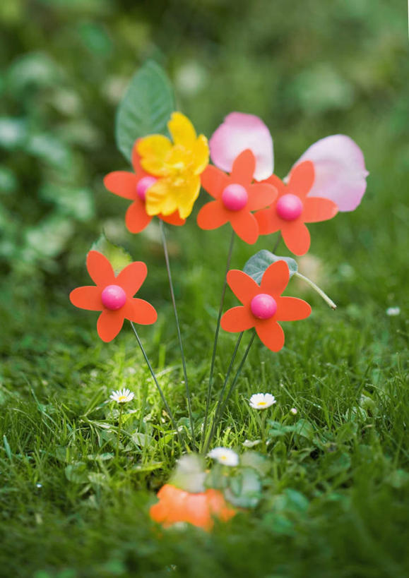 无人,竖图,俯视,彩色,室外,特写,白天,旅游,度假,草地,草坪,美景,植物,盛开,景观,花蕾,娱乐,草,雏菊,花,花瓣,花朵,鲜花,绿色,自然,假花,花苞,花蕊,享受,休闲,景色,放松,自然风光,彩图,高角度拍摄