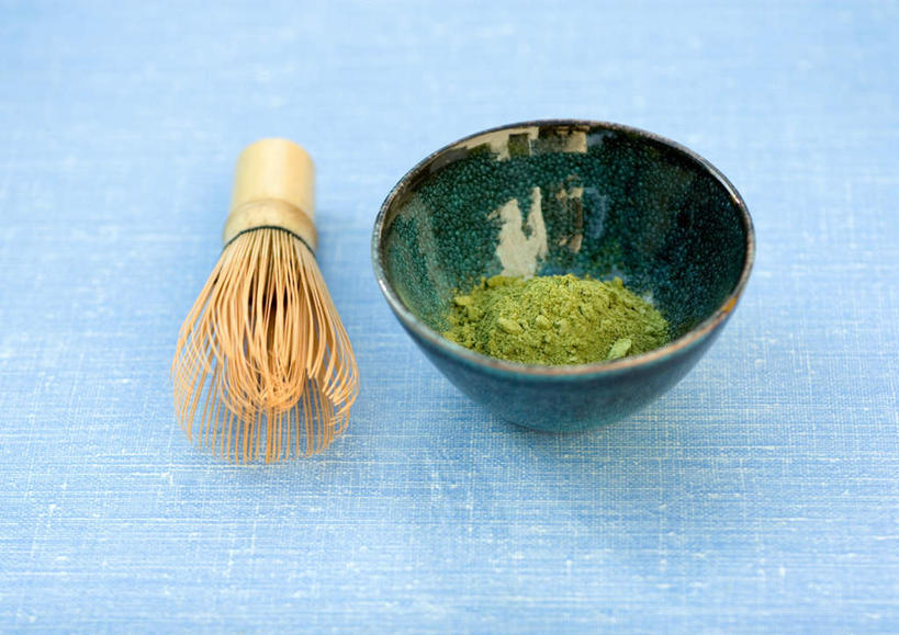无人,横图,俯视,室内,特写,白天,烹饪,桌面,桌子,餐具,蓝色背景,日本文化,粉末,日本料理,绿茶,抹茶,料理,食品,菜肴,美食,食物,两个,碗,日式料理,日式,摄影,佳肴,影棚,茶筅,进餐用具,烹调用具,彩图,高角度拍摄,影棚拍摄,拍摄