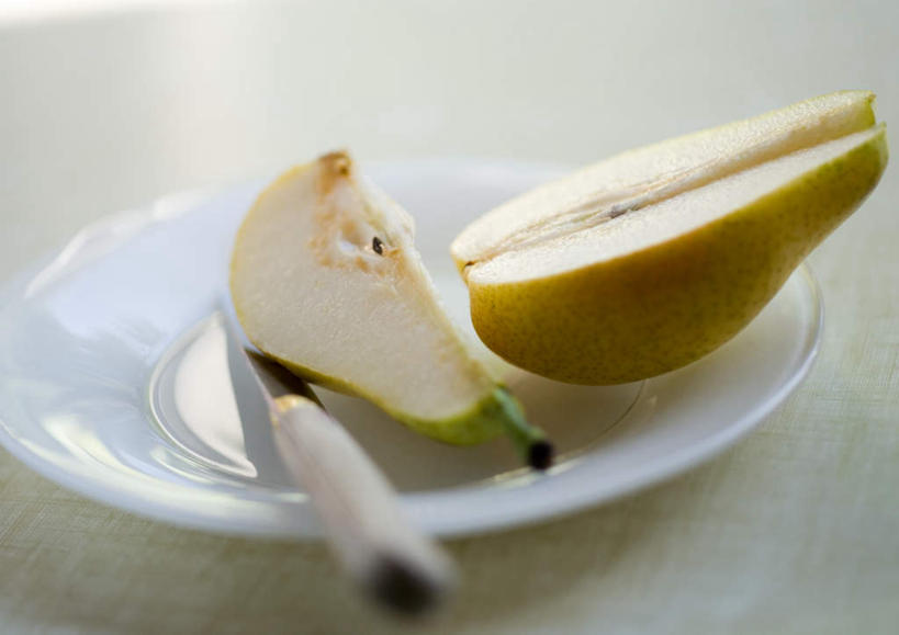 无人,横图,俯视,室内,特写,白天,桌面,桌子,苹果,餐具,水果,切开,新鲜,碟子,盘,食品,半个,食物,盘子,碟,切,一半,有机食品,绿色食品,小刀,剖面,切面,彩图,高角度拍摄