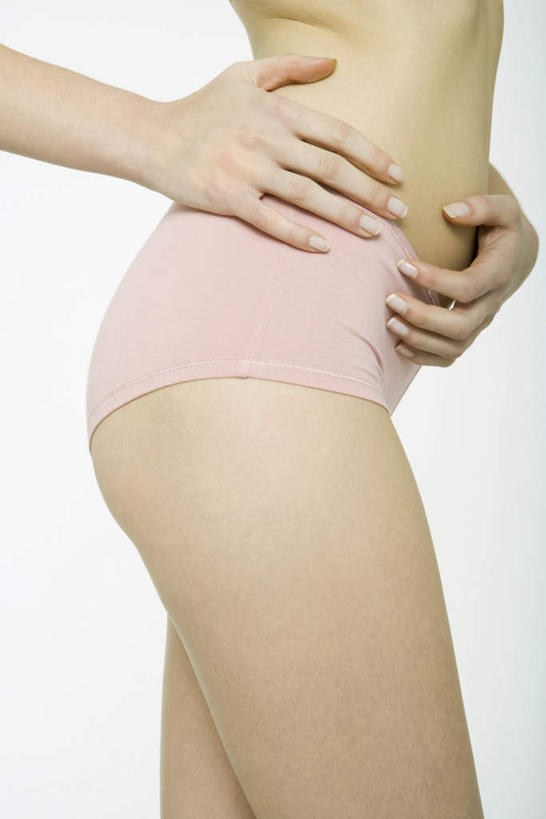 西方人,一个人,站,竖图,室内,特写,白天,白色背景,侧面,欧洲,欧洲人,仅一个年轻女性,仅一个女性,仅一个人,手叉腰,叉腰,站着,摄影,影棚,年轻女性,女人,女性,白种人,站立,半身,彩图,影棚拍摄,拍摄