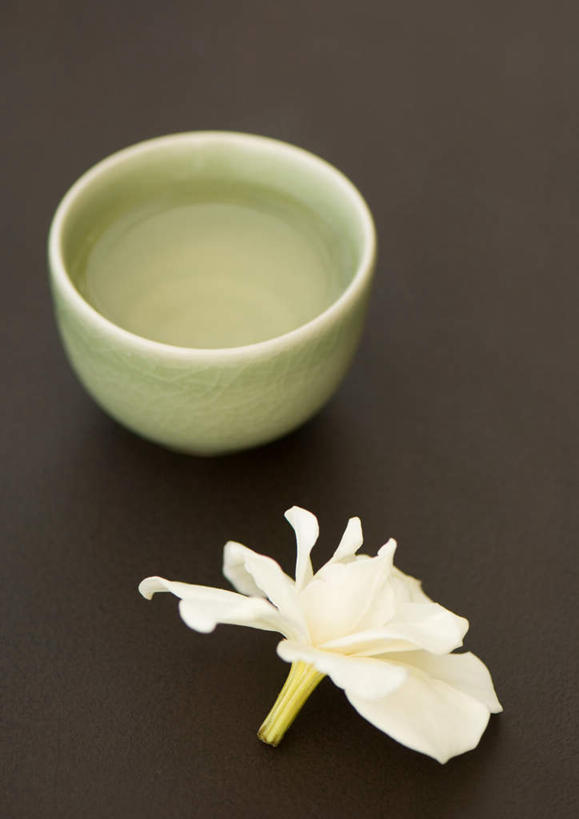 无人,横图,俯视,室内,特写,白天,爱情,水,杯子,阴影,黑色背景,盛开,反射,瓷器,液体,影子,水滴,栀子花,陶瓷制品,花蕾,花,花瓣,花朵,鲜花,一朵,白色,花苞,花蕊,摄影,影棚,栀子,坚强,瓷杯,永恒,守候,黄栀,黄栀子,山栀,山栀子,茶杯,彩图,高角度拍摄,影棚拍摄,拍摄