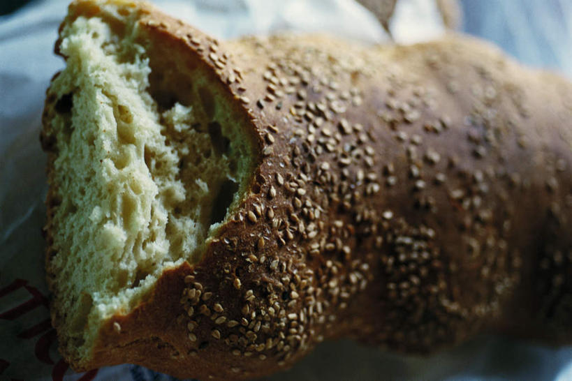 点心,面包,无人,横图,俯视,室内,特写,白天,阴影,朦胧,模糊,光线,影子,芝麻,食品,面点,食物,糕点,脂麻,胡麻,白麻,巨胜子,油麻,彩图,高角度拍摄