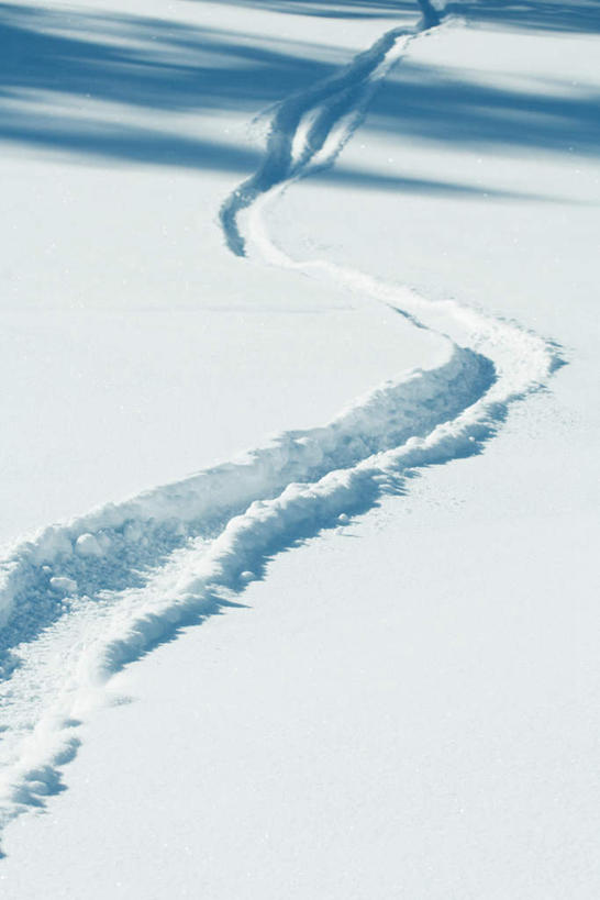 无人,竖图,俯视,室外,特写,白天,旅游,度假,美景,雪,大雪,阴影,光线,纹路,纹理,影子,积雪,景观,雪景,冬季,冬天,痕迹,娱乐,阳光,自然,享受,休闲,景色,放松,寒冷,印记,自然风光,肌理,严寒,彩图,高角度拍摄