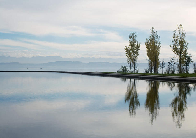 无人,横图,室外,白天,正面,旅游,度假,草地,草坪,海浪,海洋,美景,植物,瑞士,欧洲,阴影,光线,影子,景观,浪花,水平线,云,云朵,辽阔,海平线,云彩,娱乐,草,树,树木,蓝色,绿色,白云,倒影,蓝天,天空,阳光,自然,海水,天,享受,休闲,广阔,景色,放松,生长,晴朗,成长,一望无际,倒映,自然风光,海景,中欧,瑞士联邦,无边无际,一马平川,反照,大海,风浪,海,海水的波动,近岸浪,涌浪,晴空,彩图,水天相接,水天一线