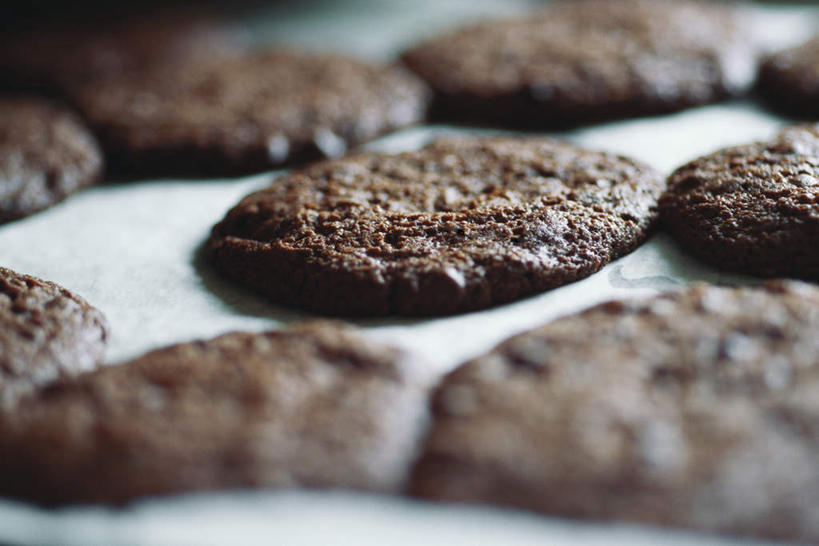 点心,无人,横图,俯视,室内,特写,白天,烘焙,下午茶,餐桌,桌子,一排,许多,朦胧,模糊,整齐,环绕,食品,甜点,甜品,曲奇,饼,食物,糕点,排列,甜食,摄影,影棚,餐台,队列,巧克力曲奇,彩图,高角度拍摄,影棚拍摄,拍摄