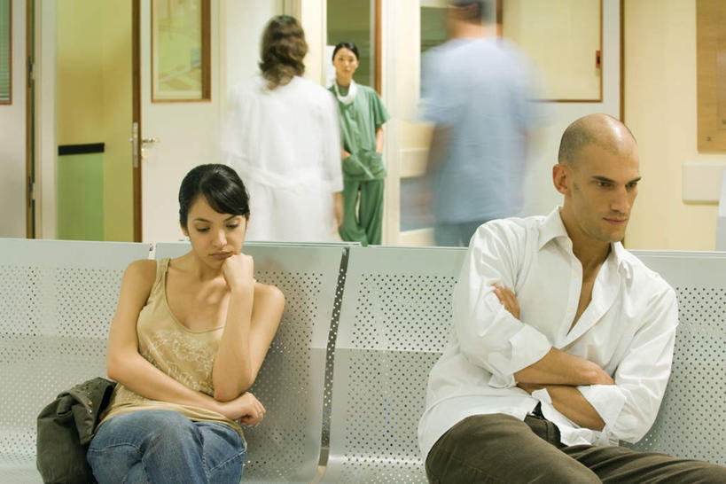 西方人,医生,病人,医院,站,坐,双手交叉,横图,室内,白天,正面,门,椅子,欧洲,欧洲人,五个人,许多,撑,服装,朦胧,模糊,包,皮包,托腮,注视,休闲装,衣服,门框,观察,看,托,站着,医护人员,医疗人员,休闲,休闲服,服饰,观看,单肩包,察看,双手抱胸,白大褂,关注,托下巴,残疾,残疾人,医疗机构,男人,男性,年轻男性,年轻女性,女人,女性,白种人,大夫,患者,就医者,站立,坐着,半身,彩图,病院,诊所