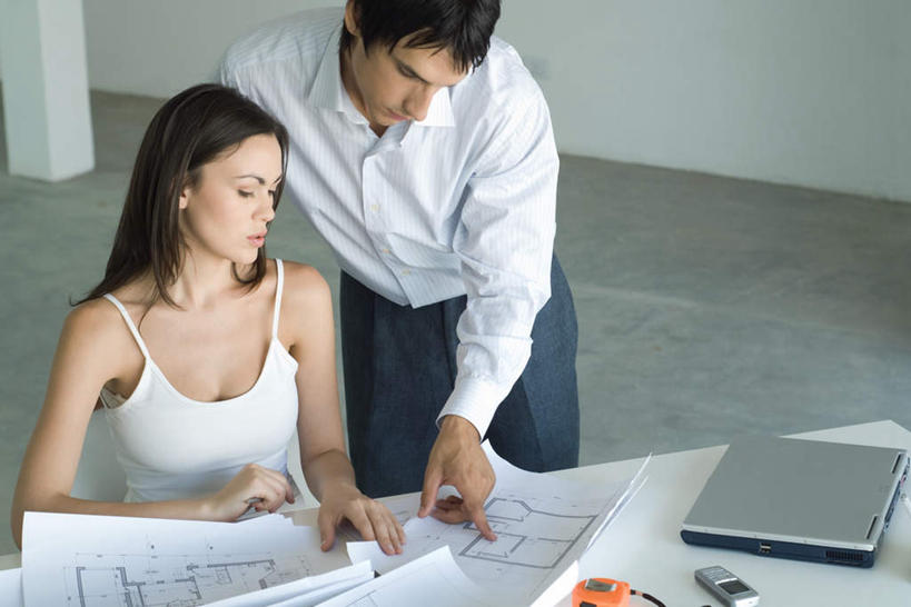 西方人,两个人,夫妻,站,坐,打电话,横图,室内,白天,正面,爱情,电脑,笔记本电脑,装修,桌子,建筑,电话,手机,欧洲,欧洲人,撑,握,指,网络,测量,图纸,刻度,办公桌,设计图,浪漫,拿,拿着,注视,方向,文化,通讯设备,尺,卷尺,观察,看,祈祷,手势,站着,恩爱,握着,许愿,恋人,宗教,信仰,观看,钢尺,测量工具,祈求,吉祥,尺子,察看,无线,撑着,指向,关注,风水,通信设备,角尺,无线网络,阴阳,工程图,草图,蓝图,无线上网,便携式电脑,鲁班尺,量具,量仪,钢卷尺,文公尺,门公尺,门尺,丁兰尺,门光尺,吉凶,吉利,晦气,不祥,倒霉,霉运,恶兆,凶险,交流,平安,手提电脑,男人,男性,年轻男性,年轻女性,女人,女性,白种人,情侣,设计,沟通,通话,站立,坐着,半身,彩图,伴侣