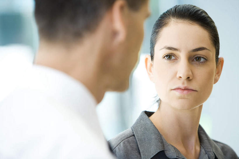 西方人,背部,两个人,商务人士,商务男性,商务女性,站,横图,室内,特写,白天,正面,衬衫,窗户,欧洲,欧洲人,套装,朦胧,模糊,注视,玻璃窗,相视,观察,看,站着,面对面,观看,对视,察看,关注,相对,商务装,工薪阶层,相看,男人,男性,年轻男性,年轻女性,女人,女性,白种人,白领,上班族,站立,半身,彩图,衬衣