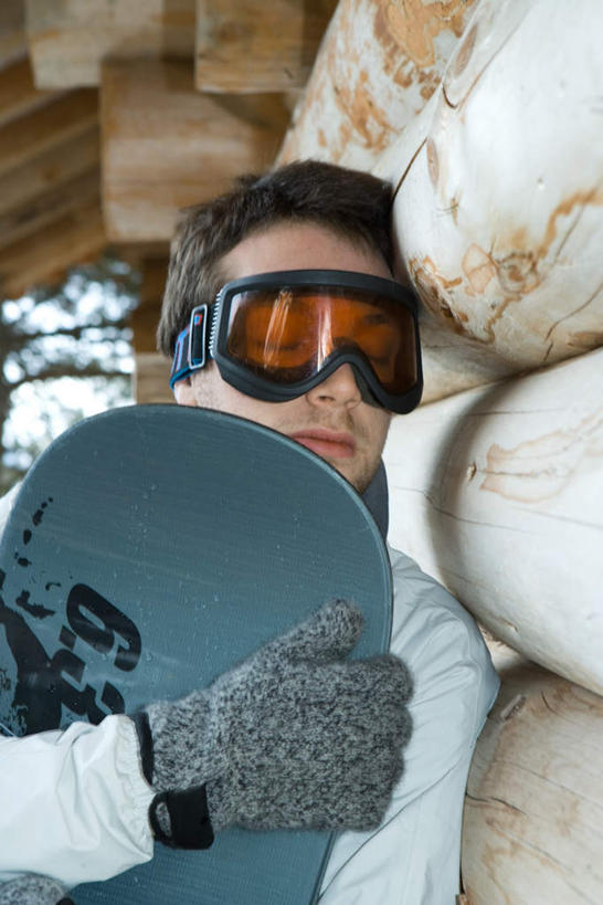 西方人,一个人,木屋,站,闭眼,竖图,室外,白天,正面,安全,树林,植物,欧洲,欧洲人,仅一个男性,仅一个人,阴影,服装,装饰,光线,眼镜,影子,防护,拿,拿着,树,树木,仅一个年轻男性,衣服,绿色,阳光,自然,手套,靠,站着,温暖,服饰,生长,成长,羽绒服,保暖,护目镜,保护,华丽,滑雪板,点缀,御寒,保险,保全,周全,安稳,安定,衬托,美观,雅致,雅观,安全防护眼镜,冬装,平安,男人,男性,年轻男性,白种人,闭眼睛,闭着眼,闭着眼睛,半身,彩图,棚屋,小木屋,防护眼镜