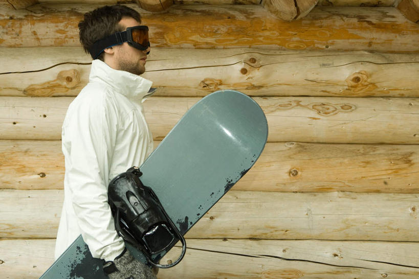 西方人,一个人,站,横图,室外,白天,侧面,安全,欧洲,欧洲人,仅一个男性,仅一个人,眼镜,墙,防护,拿,拿着,注视,墙壁,墙面,仅一个年轻男性,观察,看,站着,滑板,观看,护目镜,保护,察看,关注,保险,保全,周全,安稳,安定,安全防护眼镜,风镜,平安,男人,男性,年轻男性,白种人,站立,半身,彩图,防护眼镜