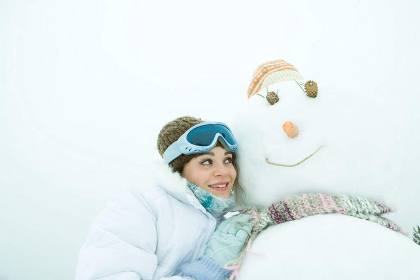 西方人,一个人,站,笑,微笑,露齿笑,横图,室外,白天,正面,安全,雪,大雪,欧洲,欧洲人,仅一个年轻女性,仅一个女性,仅一个人,服装,装饰,眼镜,积雪,雪景,雪人,冬天,防护,注视,一个,衣服,天空,手套,天,观察,看,靠,站着,温暖,服饰,单个,观看,羽绒服,保暖,护目镜,保护,华丽,点缀,察看,御寒,关注,保险,保全,周全,安稳,安定,衬托,美观,雅致,雅观,安全防护眼镜,风镜,冬装,平安,年轻女性,女人,女性,白种人,站立,半身,彩图,防护眼镜