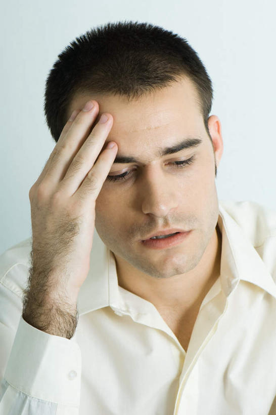 西方人,脸,头,脸颊,手,一个人,摸,竖图,室内,特写,白天,白色背景,正面,欧洲,欧洲人,仅一个男性,仅一个人,抚摸,服装,休闲装,肩膀,仅一个年轻男性,衣服,低头,看,休闲,思考,手部,休闲服,摄影,服饰,影棚,单手,男人,男性,年轻男性,白种人,头部,脸部,脸蛋,面部,触摸,接触,半身,彩图,影棚拍摄,拍摄