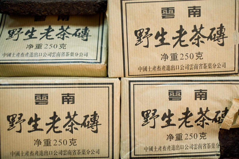 无人,横图,室内,特写,白天,正面,幸福,茶,欧洲,堆叠,包装,标志,方形,文字,纸箱,字符,茶叶,文化,娱乐,标识,捆,绳子,箱子,享受,休闲,温馨,汉字,放松,乐趣,堆,绳索,提神,舒适,中文,醒脑,包装箱,国文,华文,黑茶,普洱茶,彩图