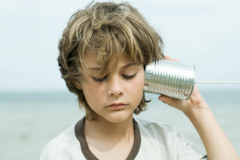 西方人,儿童,头发,一个人,站,闭眼,横图,室外,特写,白天,正面,纯洁,海浪,海洋,欧洲,欧洲人,仅一个男性,仅一个人,浪花,听,注视,小孩,黄色,天空,海水,绳子,天,看,站着,仅一个小孩,可爱,童年,童趣,绳索,海景,童真,烂漫,无邪,天真,听筒,男孩,男人,男性,白种人,孩子,大海,风浪,海,海水的波动,近岸浪,涌浪,闭眼睛,闭着眼,闭着眼睛,站立,半身,彩图,男生