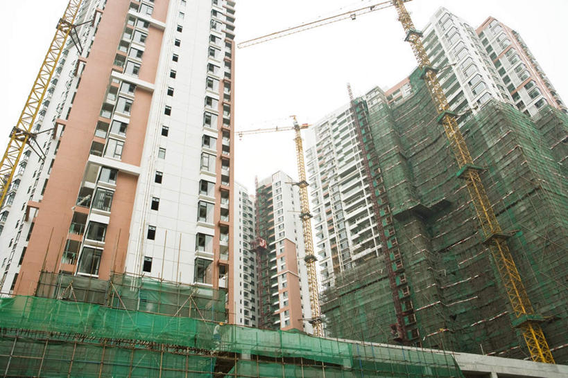 无人,家,工厂,高楼大厦,横图,室外,白天,仰视,标志建筑,大厦,地标,建筑,中国,亚洲,阴影,光线,影子,支架,房屋,屋子,云,云朵,建筑群,云彩,建设,楼房,架子,脚手架,住宅,吊车,施工,白云,蓝天,天空,阳光,天,起重机,钢管,支撑,固定,钢架,东亚,彩图,低角度拍摄,房子,大楼,高层建筑,高楼,工地,制造厂,稳固