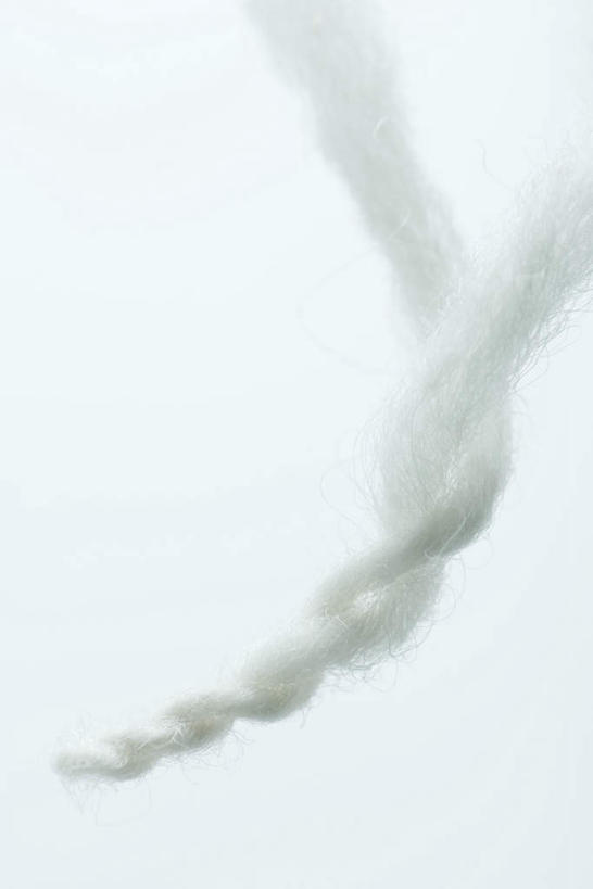 无人,竖图,俯视,室内,特写,白天,白色背景,许多,棉絮,棉花,棉质,白色,线绳,摄影,影棚,轻柔,彩图,高角度拍摄,影棚拍摄,拍摄