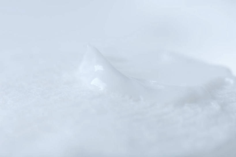 无人,横图,俯视,室内,特写,白天,化妆,美容,静物,一滴,一堆,护肤,堆叠,堆积,朦胧,模糊,白色,化妆品,保养,堆,乳液,养颜,彩图,高角度拍摄