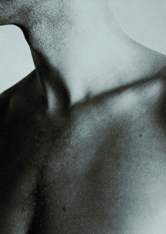 西方人,一个人,站,竖图,室内,特写,白天,白色背景,正面,欧洲,欧洲人,仅一个男性,仅一个人,裸露,仅一个年轻男性,站着,摄影,影棚,赤裸,裸,男人,男性,年轻男性,白种人,颈,颈部,站立,半身,彩图,影棚拍摄,拍摄