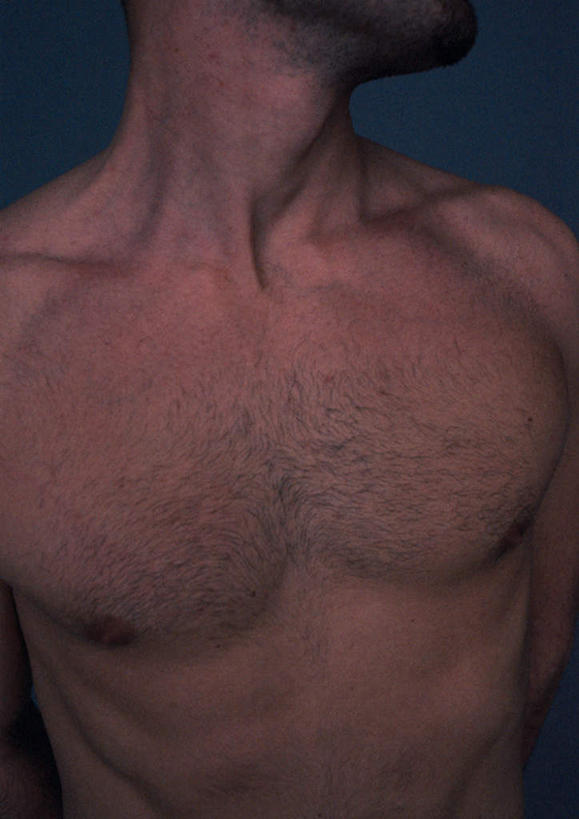 西方人,胸,一个人,站,竖图,室内,特写,白天,正面,欧洲,欧洲人,仅一个男性,仅一个人,蓝色背景,裸露,仅一个年轻男性,回头,站着,转头,摄影,影棚,赤裸,裸,背手,男人,男性,年轻男性,白种人,胸部,站立,半身,彩图,影棚拍摄,拍摄