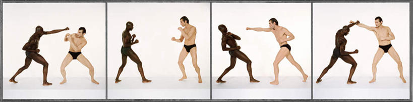 西方人,两个人,站,伸展双臂,横图,室内,白天,白色背景,侧面,锻炼,运动,竞争,数码,科技,欧洲,非洲,黑人,欧洲人,对抗,阴影,冲突,网络,高光,几何,计算机图形,合成,裸露,站着,姿势,摄影,影棚,赤裸,电脑合成图,数码合成图,对立,矛盾,裸,写实,具体,具象,敌对,挫败,斗争,抗拒,抗衡,对手,敌人,体育,男人,男性,年轻男性,白种人,非洲人,敞开双臂,伸开双臂,展开双肩,站立,张开手臂,张开双臂,彩图,全身,影棚拍摄,健身,拍摄