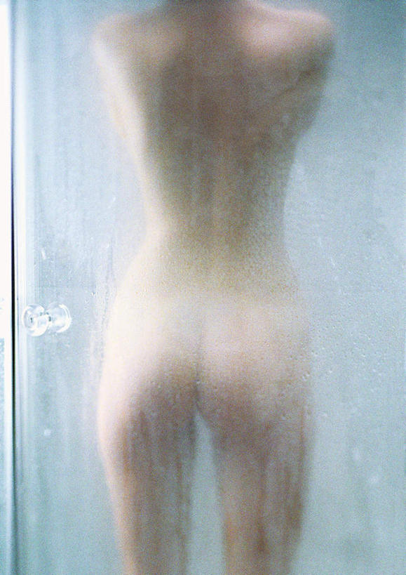 西方人,背部,背,一个人,站,竖图,室内,特写,白天,洗澡,雾,卫生间,浴室,欧洲,欧洲人,仅一个年轻女性,仅一个女性,仅一个人,淋浴,沸腾,朦胧,模糊,蒸汽,水蒸气,注视,裸露,背面,观察,看,站着,赤裸,观看,后背,察看,关注,裸,蒸发,年轻女性,女人,女性,白种人,淋浴房,站立,半身,彩图,冲凉,冲凉房,沐浴间,沐浴室