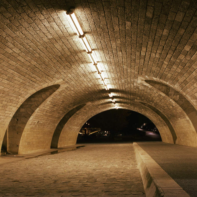 无人,方图,室外,夜晚,仰视,道路,路,公路,照明,隧道,灯光,交通,顶灯,台阶,灯,灯具,照亮,照明设备,马路,彩图,低角度拍摄