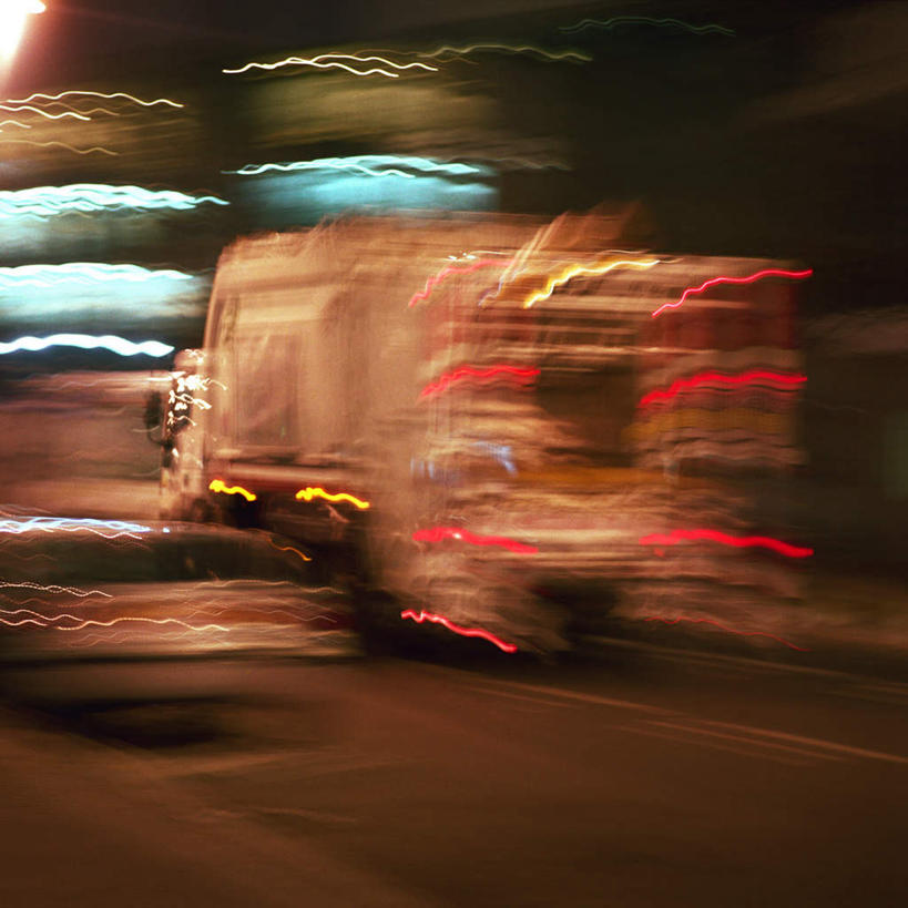 无人,方图,室外,夜晚,正面,长时间曝光,度假,美景,城市风光,城市,道路,卡车,路,路灯,公路,汽车,照明,朦胧,模糊,景观,灯光,交通,娱乐,车,灯,交通工具,轿车,行驶,享受,休闲,景色,放松,照亮,照明设备,曝光,暴光,马路,彩图