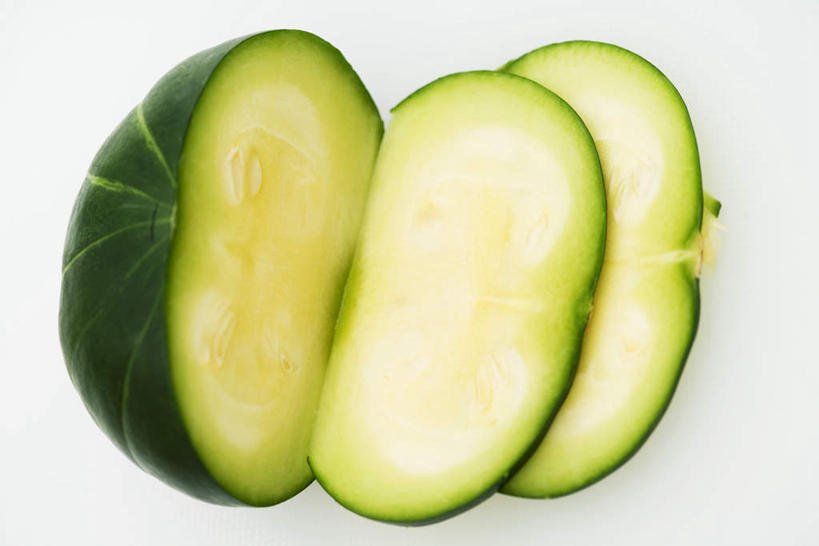 无人,横图,俯视,室内,白天,白色背景,南瓜,蔬菜,切开,新鲜,金瓜,食品,三片,番瓜,食物,切,摄影,有机食品,绿色食品,影棚,麦瓜,倭瓜,剖面,切面,彩图,高角度拍摄,影棚拍摄,拍摄