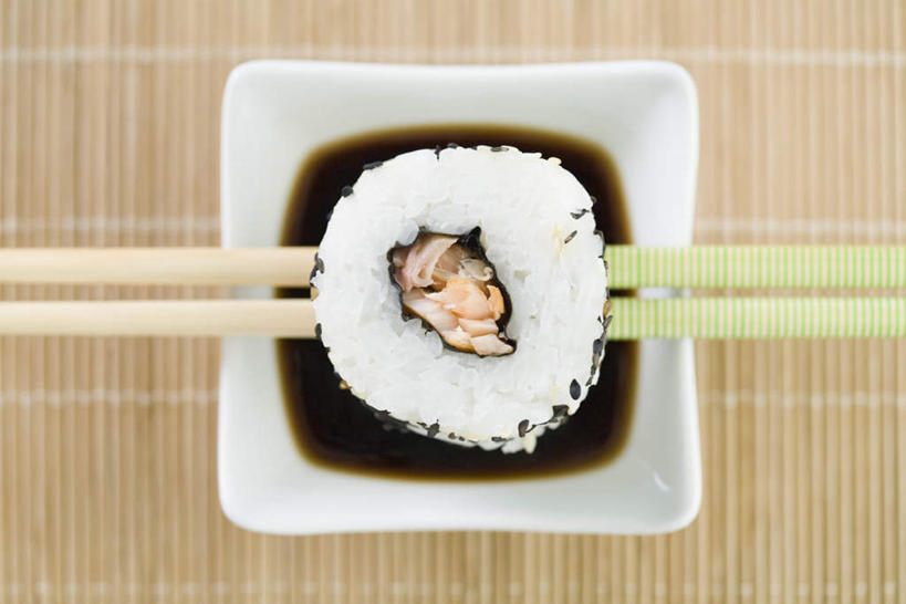 海鲜,米饭,三文鱼,寿司,无人,横图,俯视,室内,特写,白天,烹饪,筷子,鲑鱼,蔬菜,餐具,新鲜,鱼,碟子,盘,海苔,日本料理,料理,食品,紫菜,饭,调味料,竹垫,酱油,水产,菜肴,美食,食物,一个,盘子,碟,日式料理,日式,佳肴,有机食品,绿色食品,单个,大马哈鱼,五谷,海产品,醋饭,撒蒙鱼,萨门鱼,冰海之皇,鲑,四喜饭,进餐用具,烹调用具,彩图,高角度拍摄