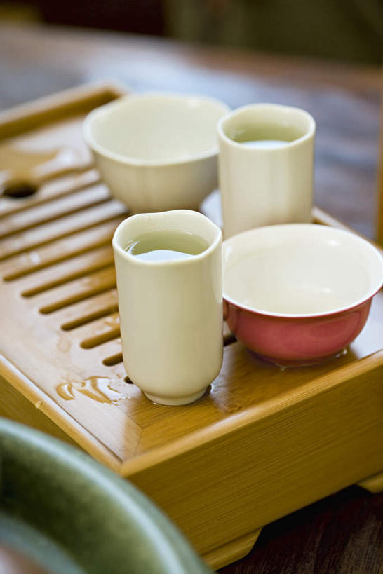 无人,竖图,俯视,室内,特写,白天,桌面,桌子,静物,杯子,陶瓷,茶道,文化,水杯,碗,四个,茶艺,环境,东亚文化,礼法,修行,茶杯,彩图,高角度拍摄,茶文化