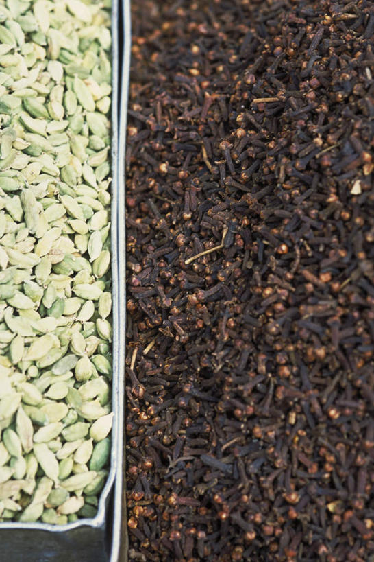 无人,竖图,俯视,室外,特写,白天,植物,一堆,许多,堆叠,堆积,香料,草药,药草,中药,堆,豆蔻,药材,中草药,中药材,本草,消食,白豆蔻,丁香,彩图,高角度拍摄,开胃