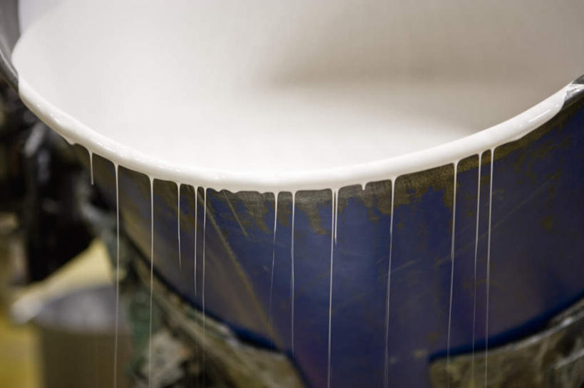 无人,工厂,横图,俯视,室内,特写,白天,纺织业,静物,桶,液体,塑胶,纺织,蓝色,白色,容器,工业,储藏,纺织厂,储存,彩图,高角度拍摄,工地,制造厂,贮存